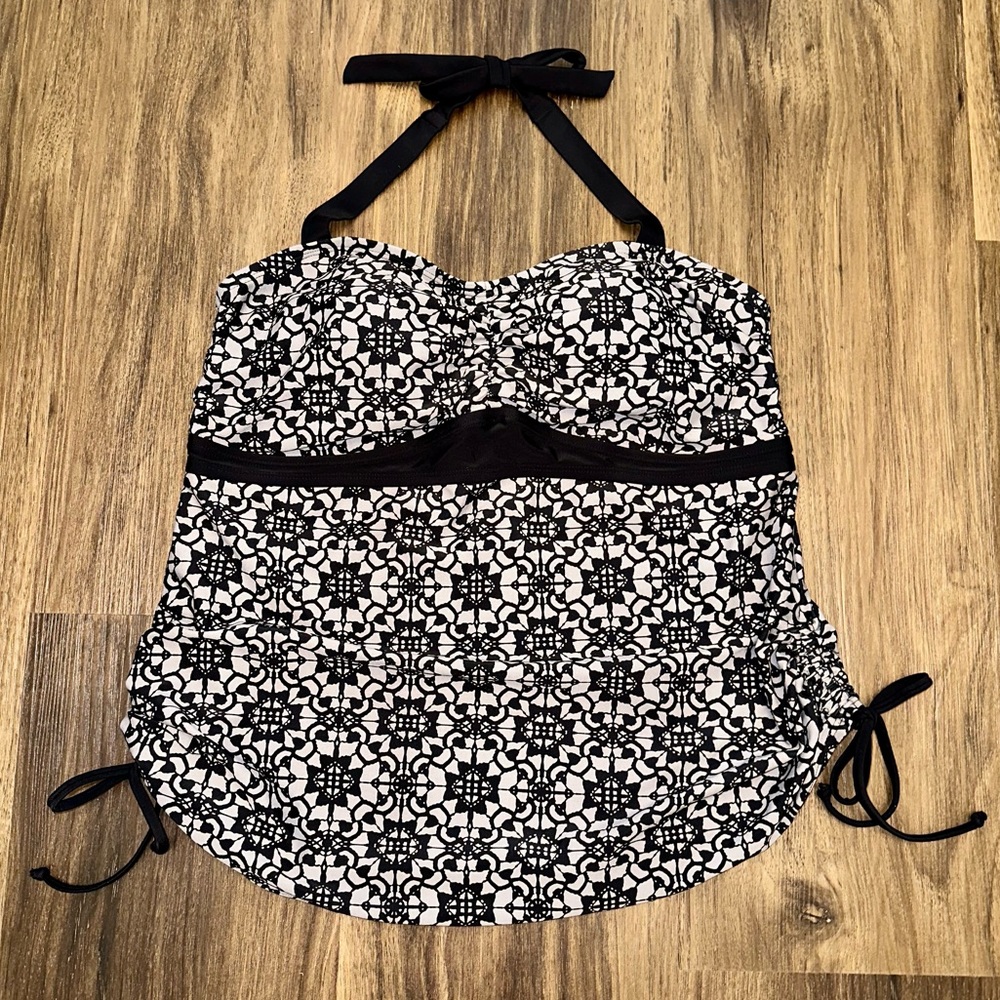 Xhilaration 18W Black and Grey Print Halter Tankini Swim Top